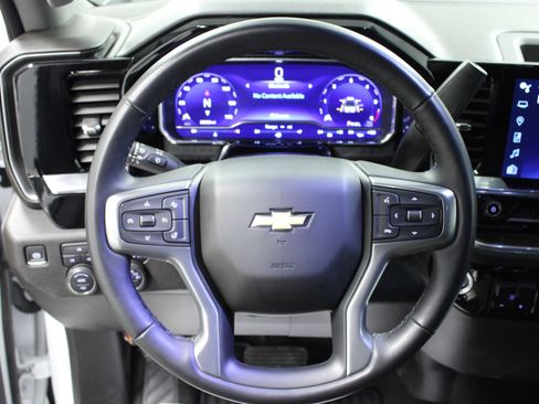 Used 2025 Chevrolet Silverado 2500 LT w/ Convenience Package image 17