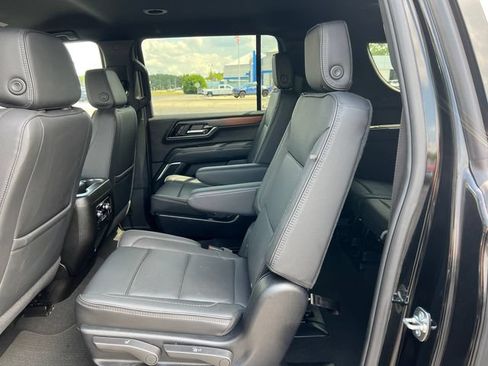 Used 2025 GMC Yukon XL Denali AWD/4WD image 4
