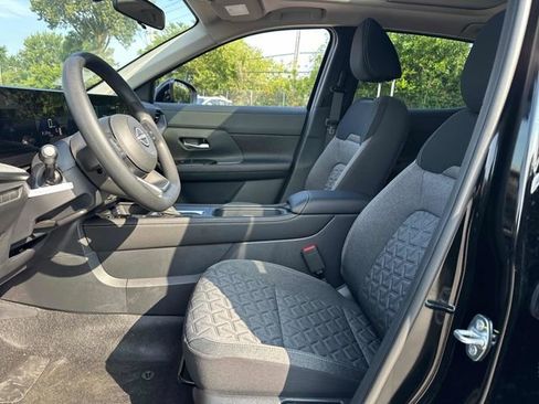 New 2025 Nissan Kicks SV w/ SV Premium Package image 8