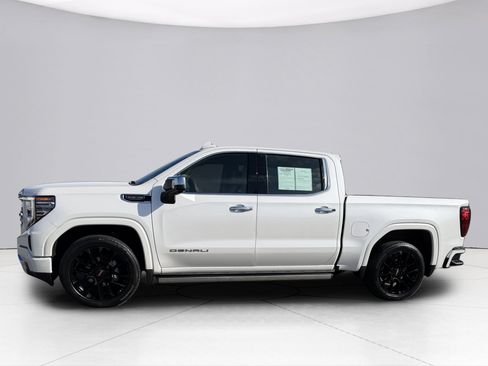 Used 2023 GMC Sierra 1500 Denali w/ Denali Reserve Package AWD/4WD image 2