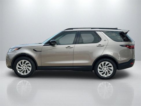 Used 2025 Land Rover Discovery S image 8