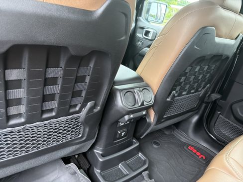Used 2023 Jeep Wrangler Unlimited Rubicon w/ Steel Bumper Group AWD/4WD image 12