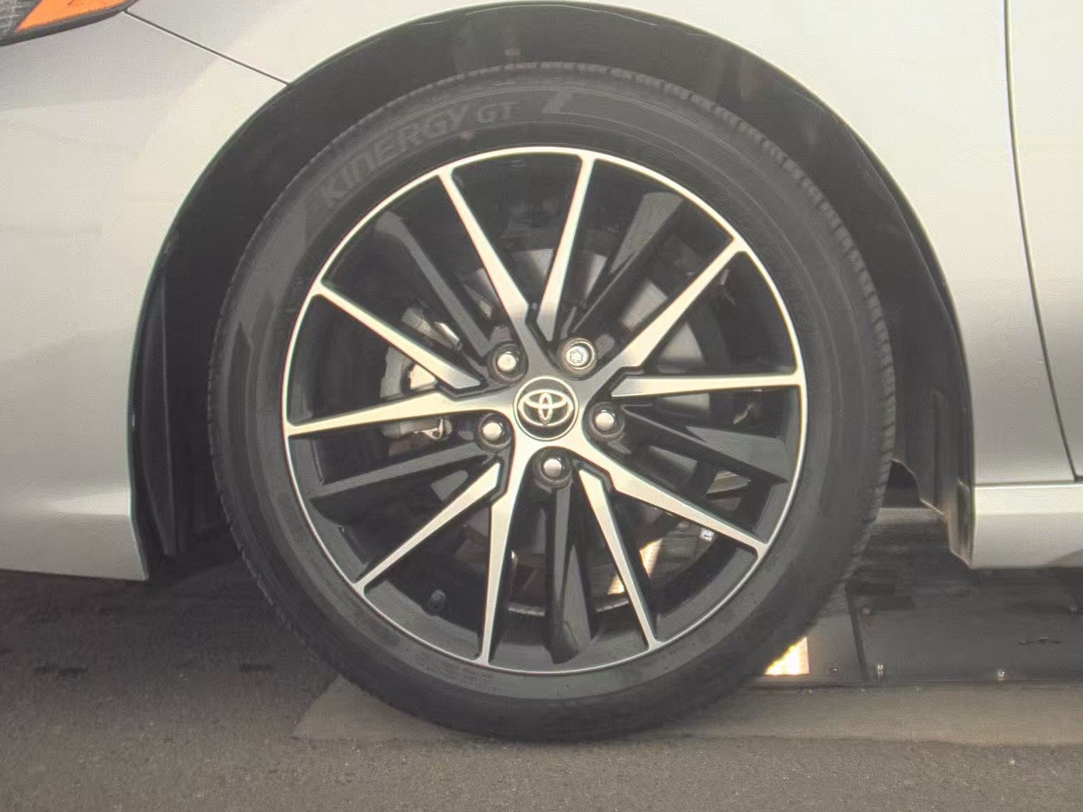 Used 2021 Toyota Camry SE FWD image 6