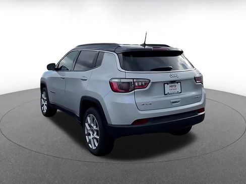 Used 2025 Jeep Compass Limited image 11