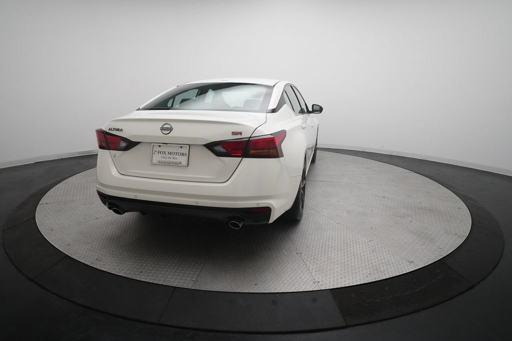 Used 2024 Nissan Altima 2.5 SR FWD image 13