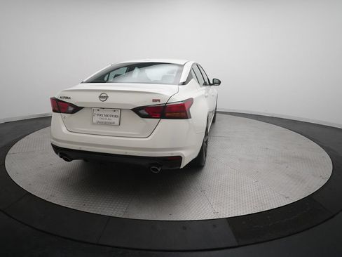 Used 2024 Nissan Altima 2.5 SR FWD image 13