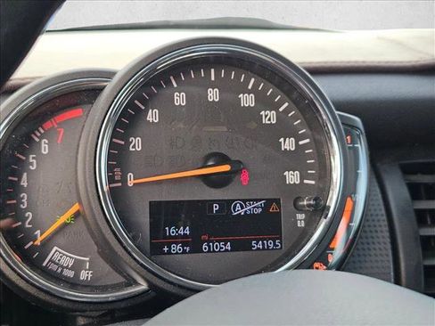 Used 2018 MINI Cooper 2-Door Hardtop image 7