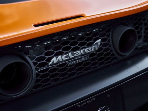 Used 2025 McLaren Artura Spider RWD image 19