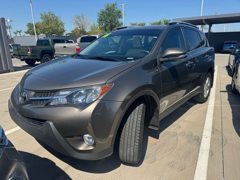 Used 2014 Toyota RAV4 XLE FWD image 2