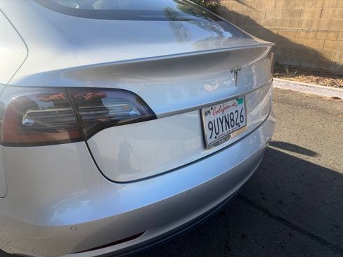Used 2018 Tesla Model 3 Long Range RWD image 11