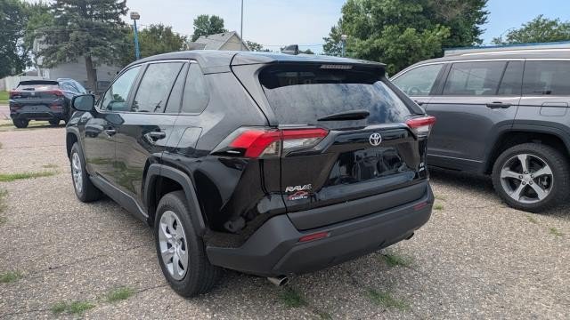 Used 2024 Toyota RAV4 LE AWD/4WD image 4
