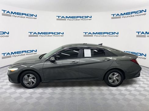 Used 2024 Hyundai Elantra SE FWD image 2