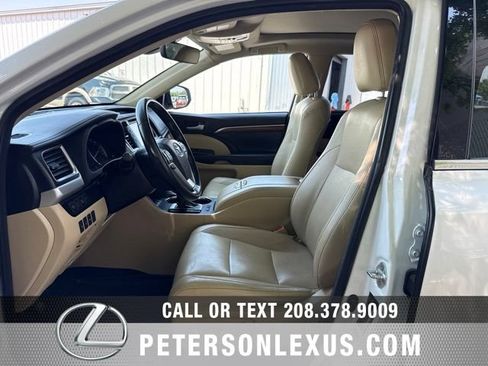 Used 2018 Toyota Highlander Limited Platinum AWD/4WD image 25