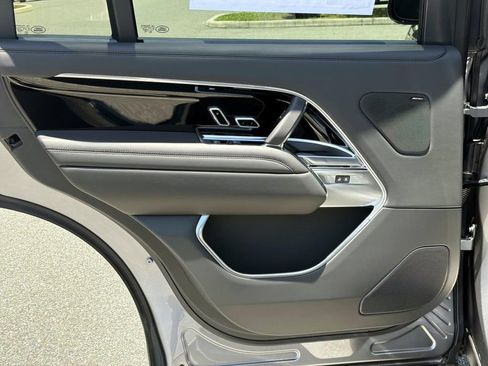 New 2026 Land Rover Range Rover Long Wheelbase SE AWD/4WD image 11