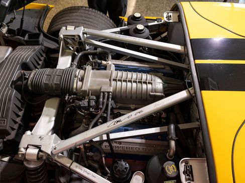 Used 2005 Ford GT RWD image 33