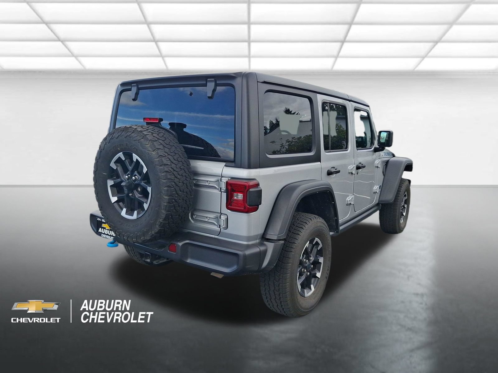 Used 2024 Jeep Wrangler Unlimited Rubicon 4xe AWD/4WD image 3