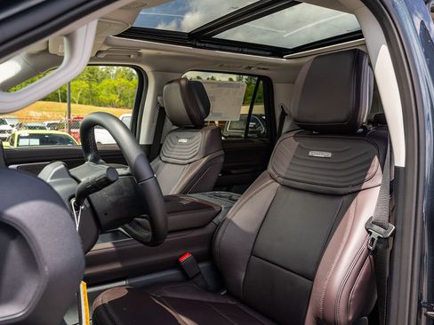 New 2026 Ford Expedition Platinum w/ Platinum Ultimate Package AWD/4WD image 19