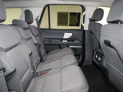 Used 2025 Ford Expedition Active RWD image 32