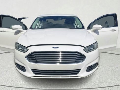 Used 2014 Ford Fusion SE w/ Equipment Group 202A image 9