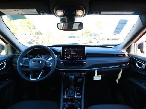 New 2026 Jeep Compass Latitude image 28