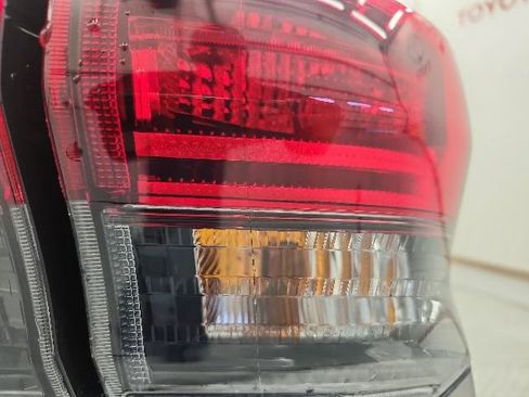 Used 2025 Toyota Highlander Limited AWD/4WD image 27