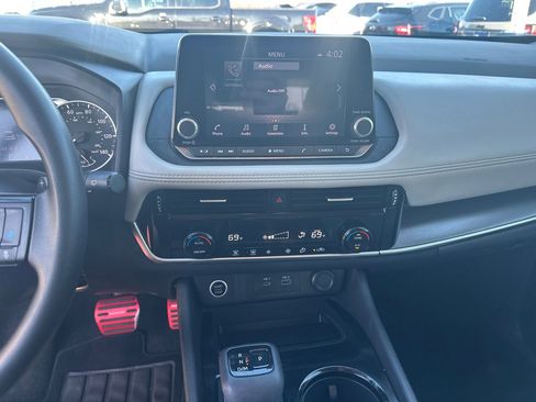 Used 2022 Nissan Rogue SV image 27