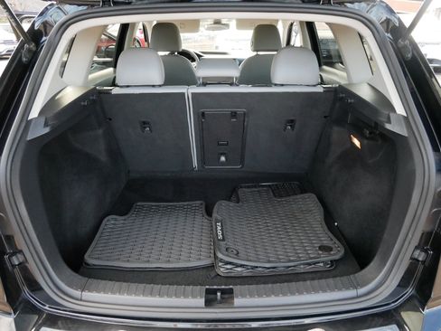 Certified 2023 Volkswagen Taos SE w/ Panoramic Sunroof Package image 18