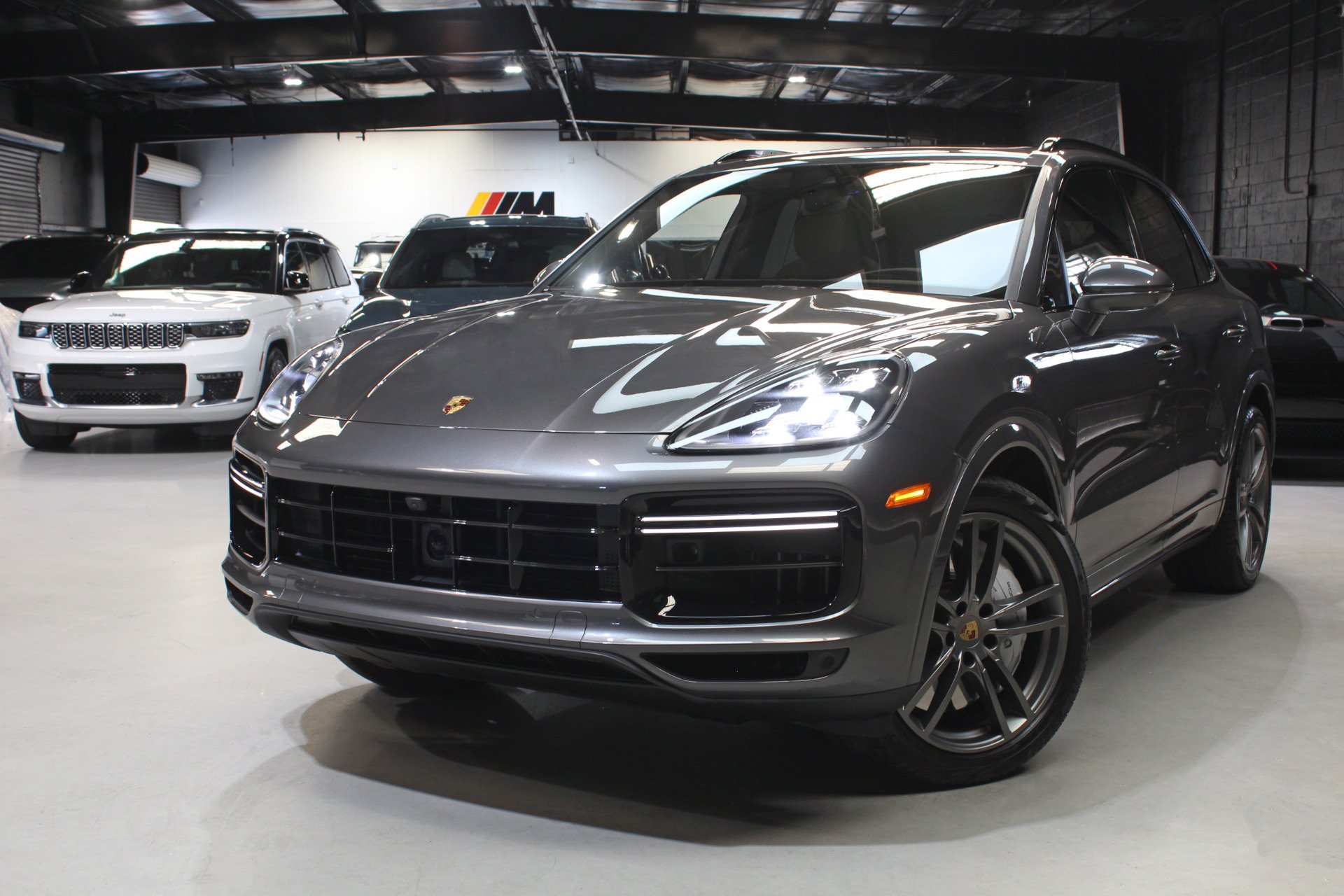 Used 2023 Porsche Cayenne Turbo AWD/4WD image 4