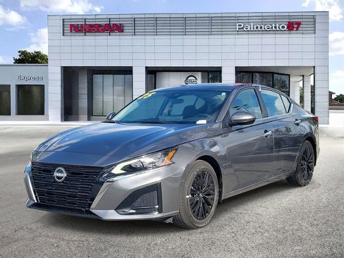 Used 2025 Nissan Altima 2.5 SV w/ SV Special Edition Package image 3