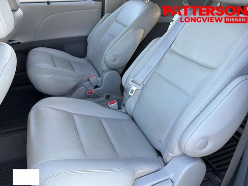 Used 2020 Toyota Sienna XLE w/ XLE Navigation Package FWD image 22