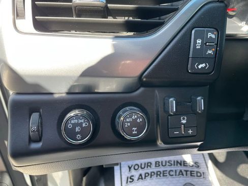 Used 2016 Chevrolet Suburban LTZ image 5