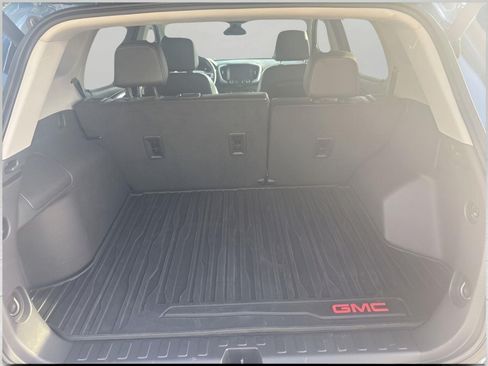 Used 2024 GMC Terrain SLT AWD/4WD image 12