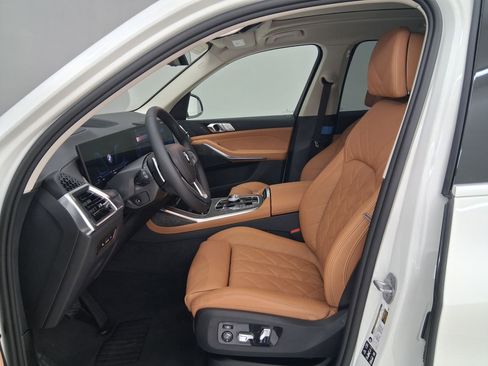 New 2026 BMW X7 xDrive40i w/ Climate Comfort Package image 3