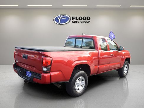Used 2018 Toyota Tacoma SR w/ SR Convenience Package AWD/4WD image 4