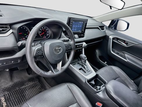 Used 2020 Toyota RAV4 XLE w/ XLE Grade Weather Package FWD image 7