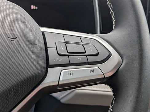 New 2026 Volkswagen Taos SE image 30