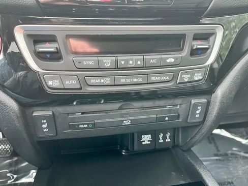 Used 2016 Honda Pilot Touring image 13