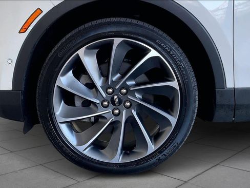 Used 2022 Lincoln Nautilus Reserve w/ Equipment Group 202A image 10