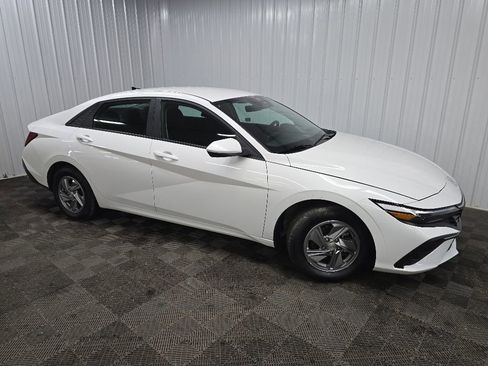 Used 2024 Hyundai Elantra SE FWD image 1