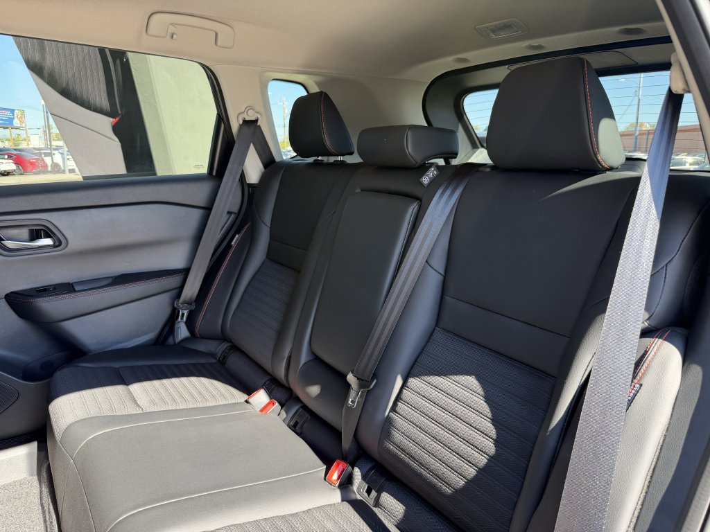 Used 2026 Nissan Rogue SV AWD/4WD image 35