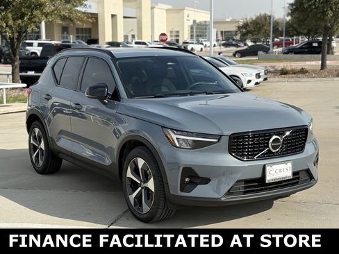 Certified 2023 Volvo XC40 B4 Plus image 4