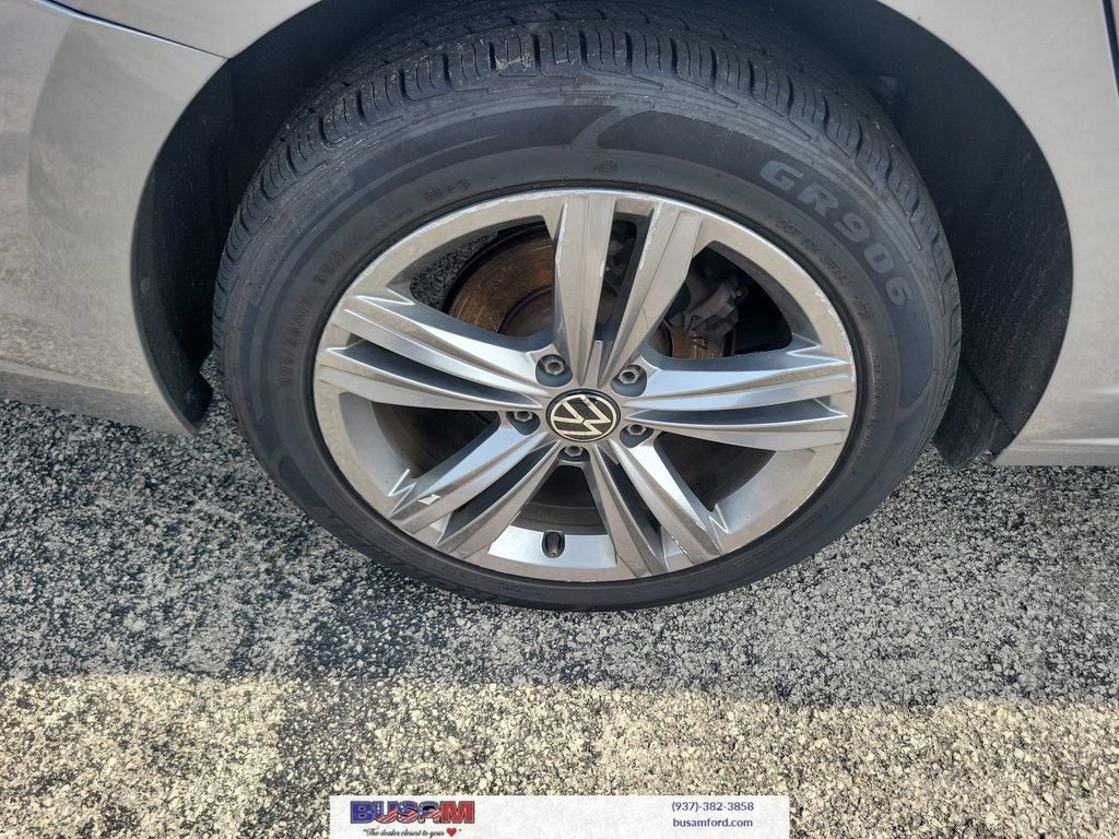 Used 2024 Volkswagen Jetta SE FWD image 5