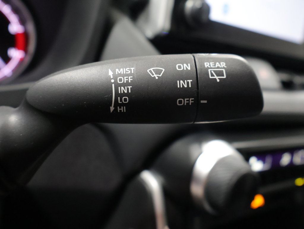 Used 2025 Toyota RAV4 LE AWD/4WD image 35