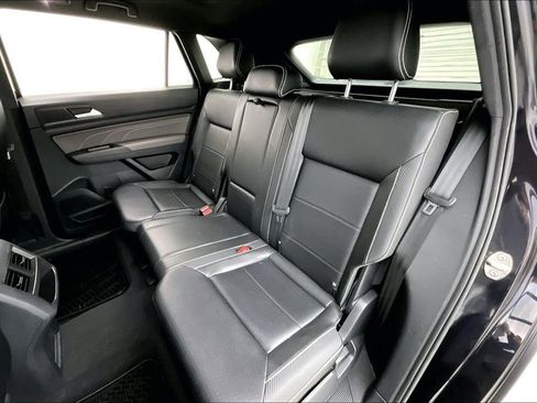 Used 2022 Volkswagen Atlas Cross Sport SEL image 34