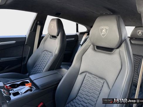 Used 2022 Lamborghini Urus AWD/4WD image 11