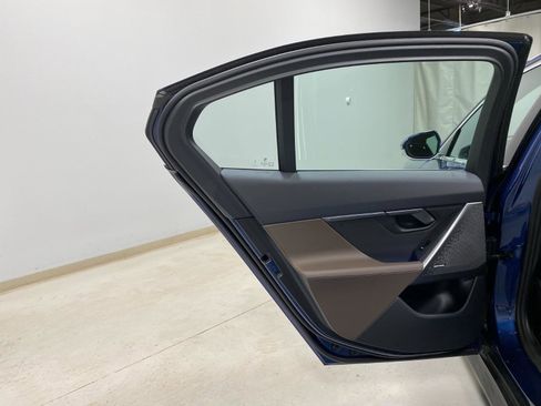 Used 2025 BMW 530i xDrive 530i xDrive w/ Premium Package image 26