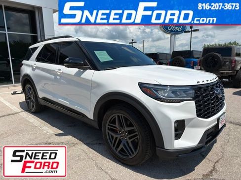 Used 2025 Ford Explorer ST RWD image 1