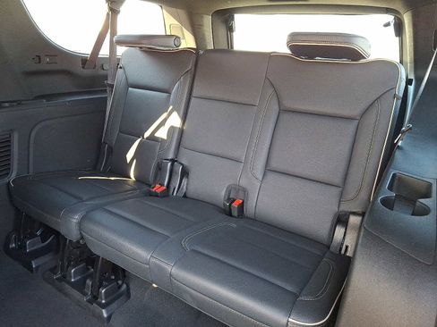 Used 2023 Chevrolet Suburban Premier image 11