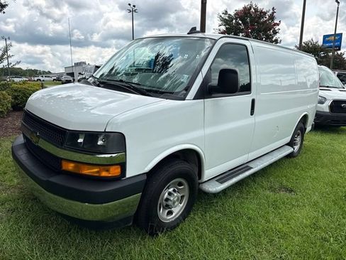Used 2025 Chevrolet Express 2500 w/ Driver Convenience Package RWD image 3