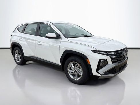 Certified 2025 Hyundai Tucson SE image 3